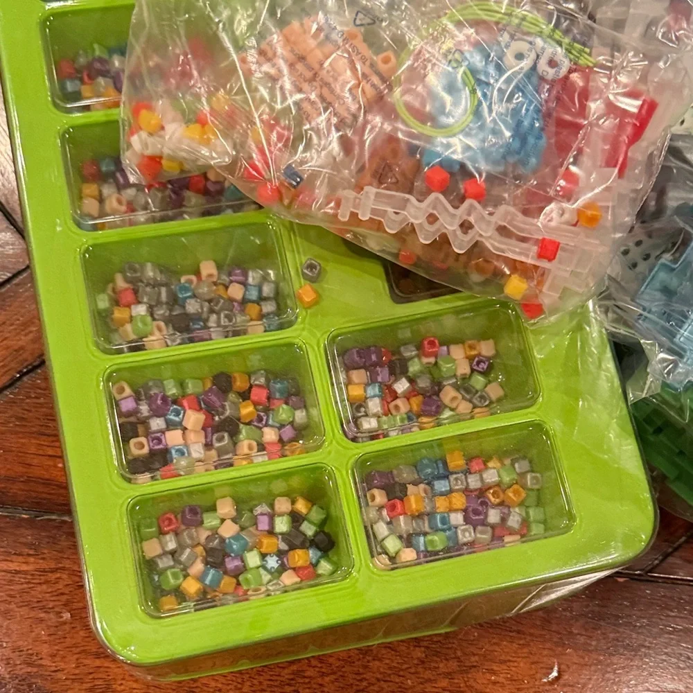 Colorful QIXELS cube building Set - Picture 4 of 5